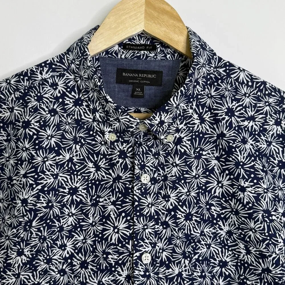 BANANA REPUBLIC Short Sleeve Button Down Shirt Mens XL Dark Blue White Starburst